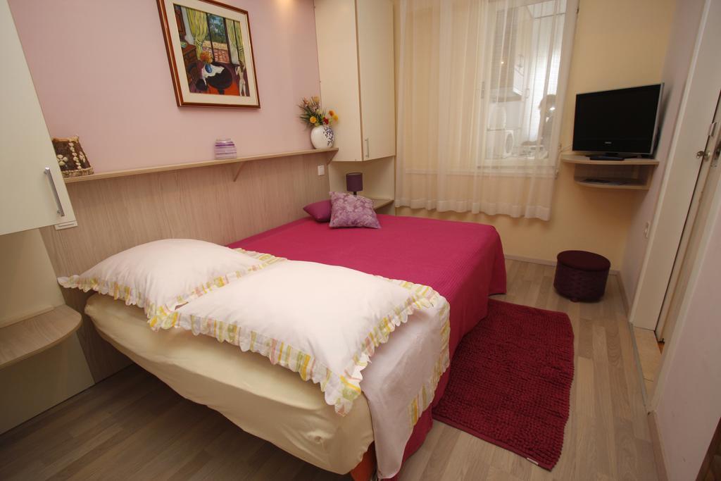 Apartments Delfin Tucepi Room photo