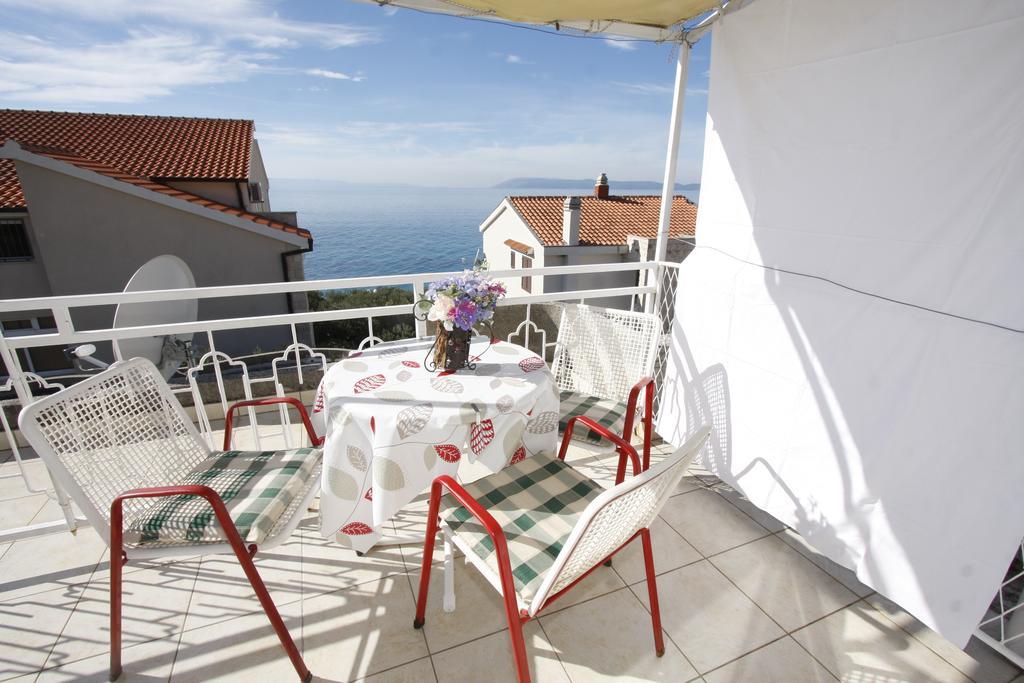 Apartments Delfin Tucepi Room photo