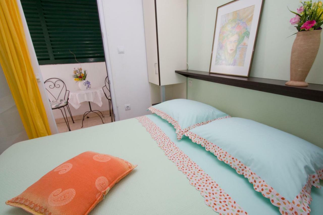 Apartments Delfin Tucepi Exterior photo