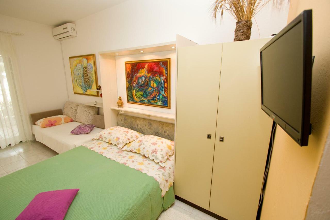 Apartments Delfin Tucepi Exterior photo