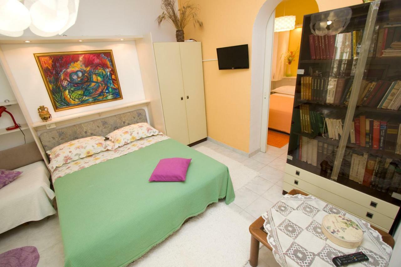 Apartments Delfin Tucepi Exterior photo