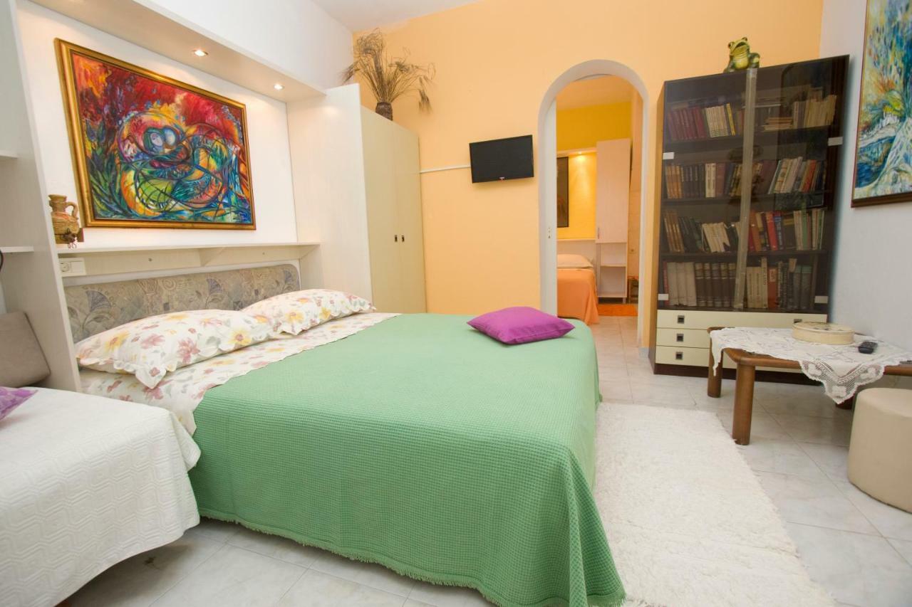 Apartments Delfin Tucepi Exterior photo